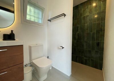 G35 - bathroom in annex